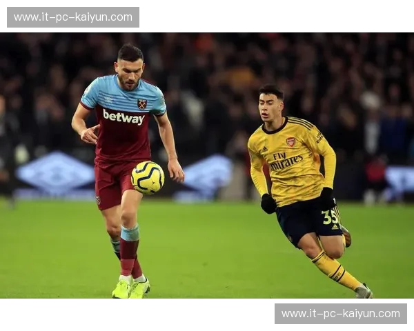 当铁锤帮遇上海湾联：一场跨越时空的足球对话